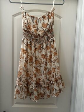 Flowy sundress w/ stretchy waistband and ruffled bottom. Perfect colors for Fall